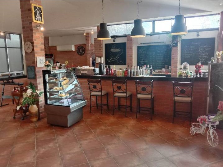 Terracotta restaurant & bike stop cafe interieur