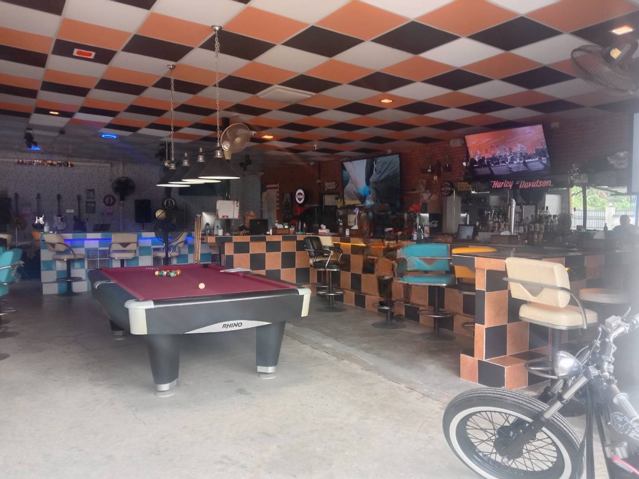 the blue dolphin, bar pattaya,  pooltable and inside view