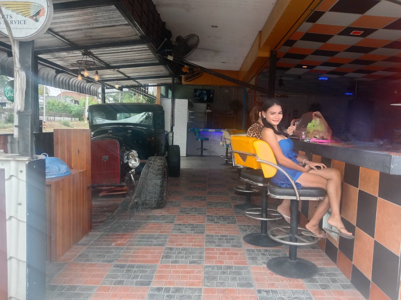 the blue dolphin, bar pattaya,  counter