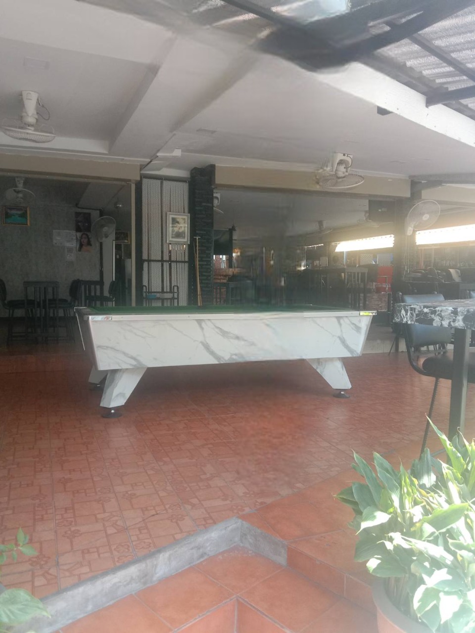 Yaya & Nook bar pool table
