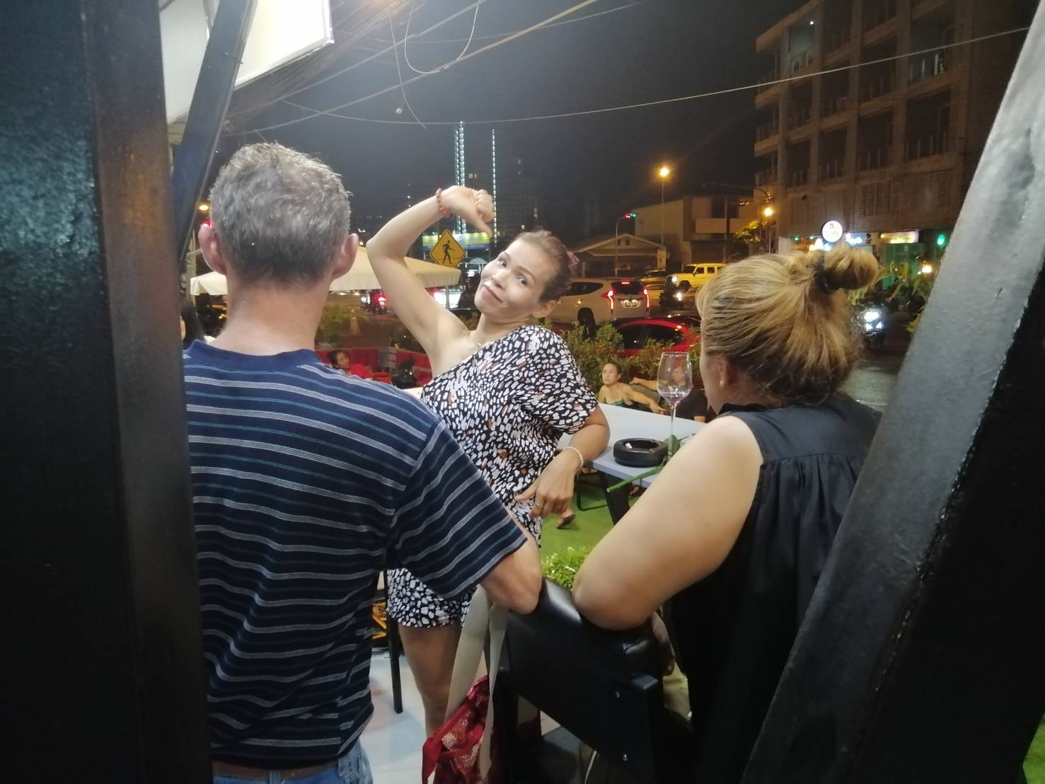 Le Saint-Tropez jomtien pattaya  manny feasting people