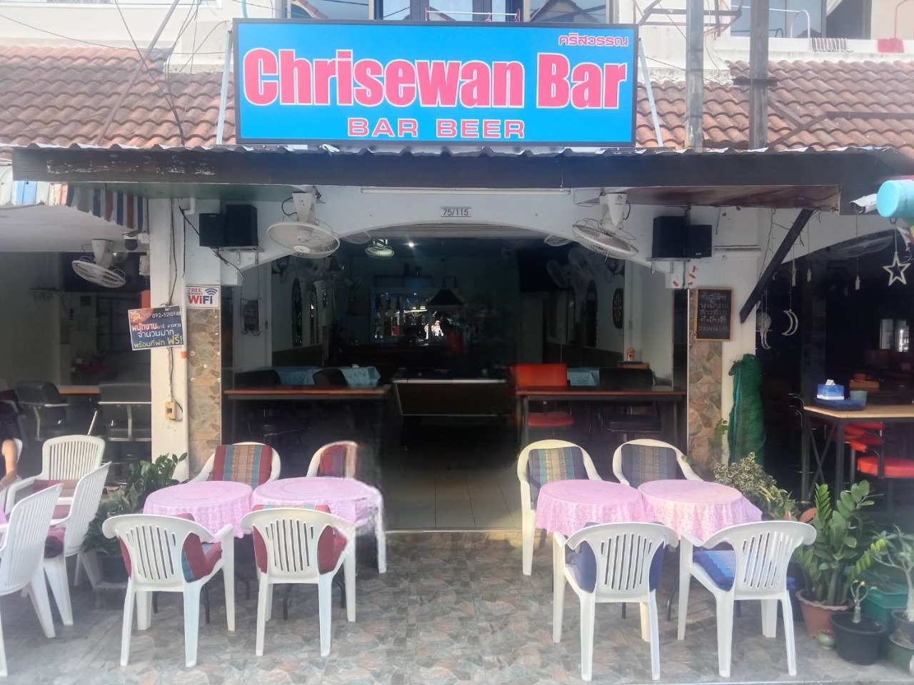 chrisewan bar in jomtien terras view and sign