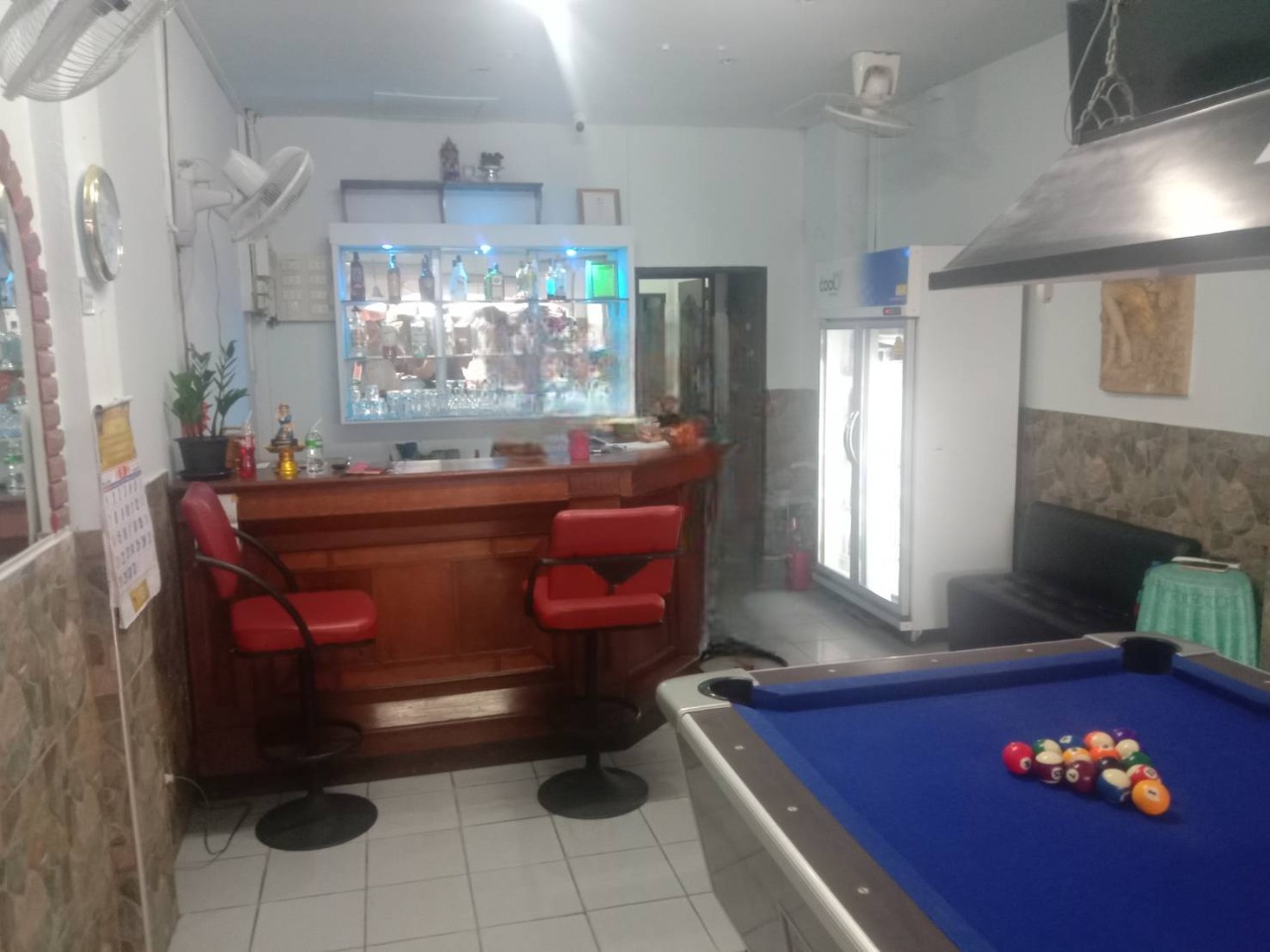 chrisewan bar in jomtien beer bar