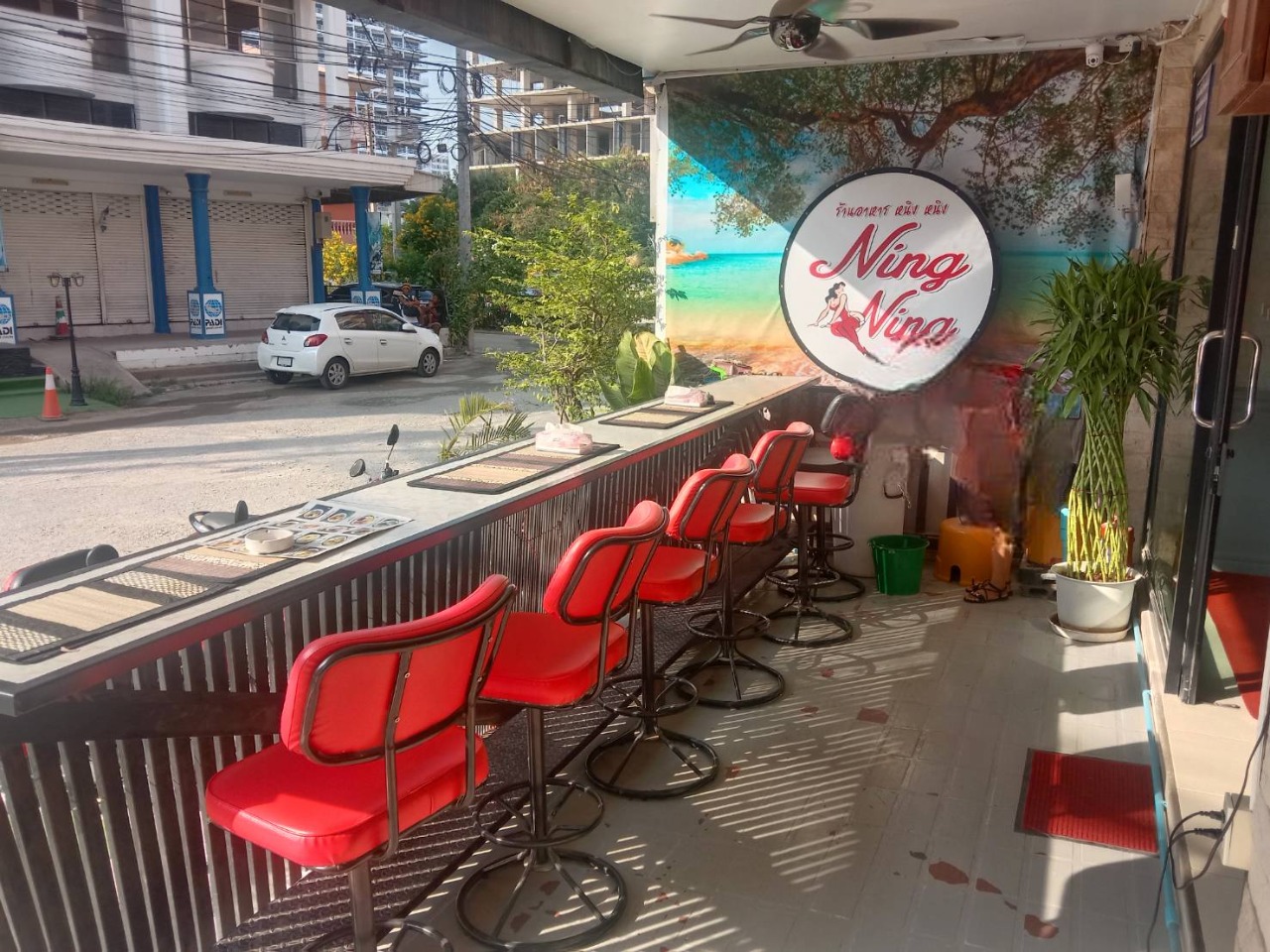 ning ning restaurant bar in jomtien, outdoor seats