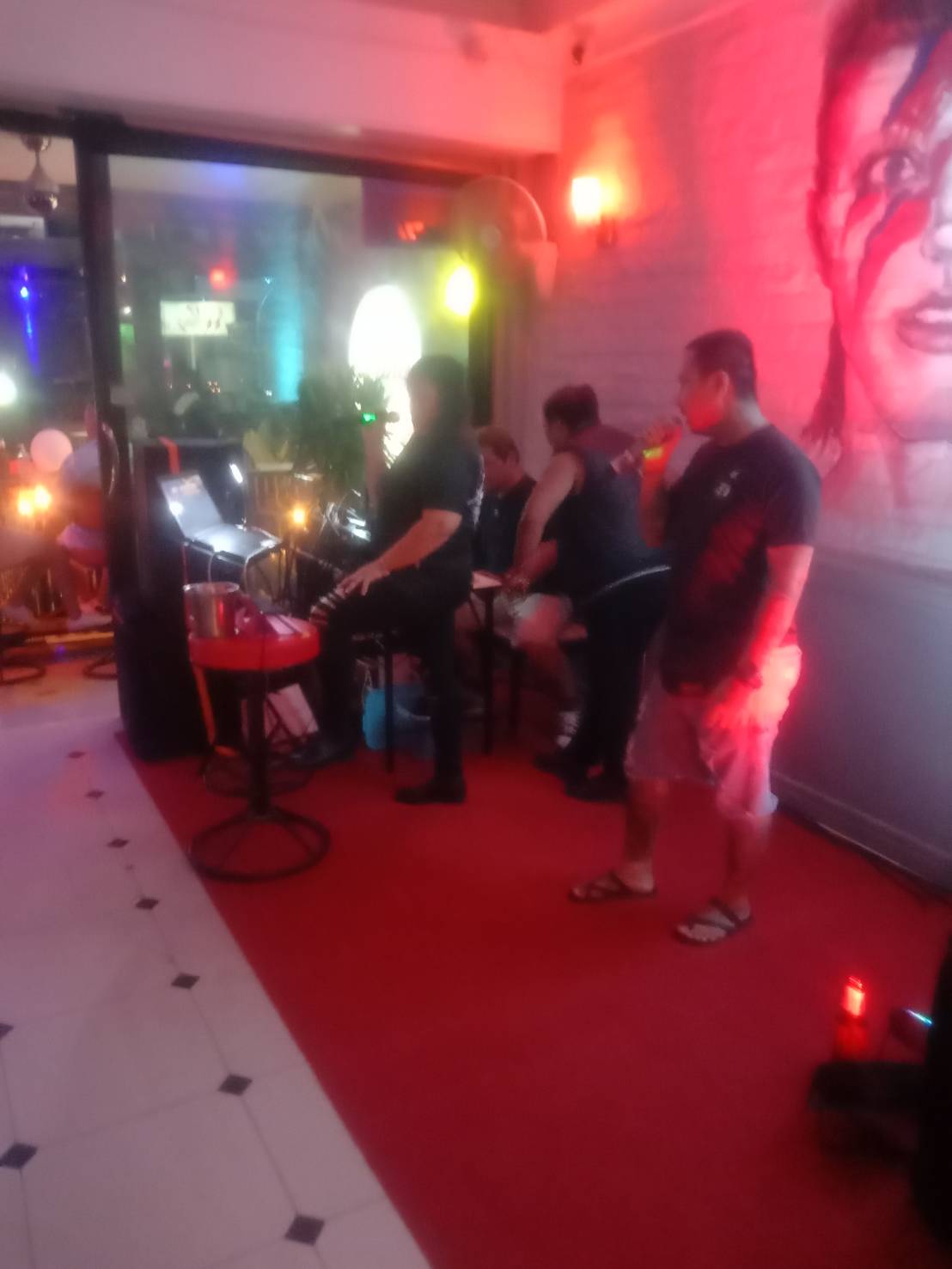 ning ning restaurant bar in jomtien, life band in action