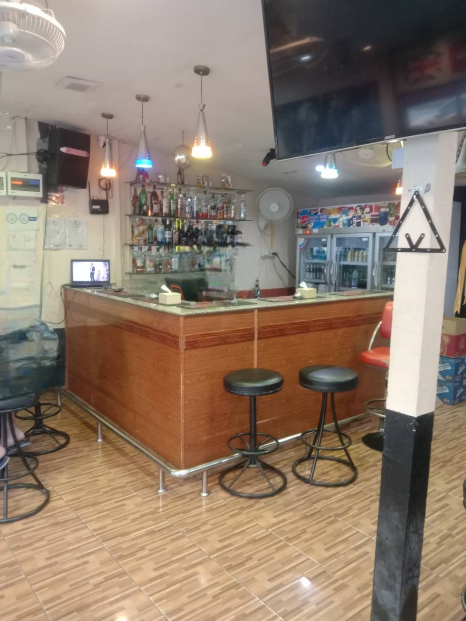 sabine's pool billiart bar in jomtien, bar area