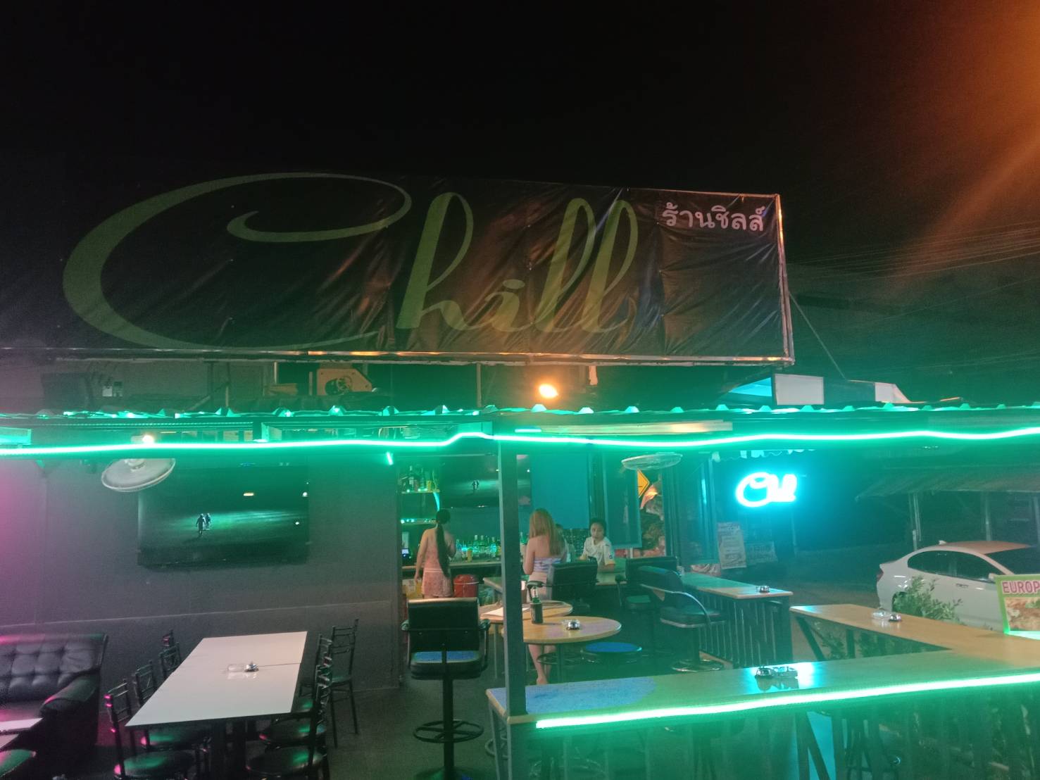 hill bar and restaurant, soi arunothai Pattaya, shining green neon