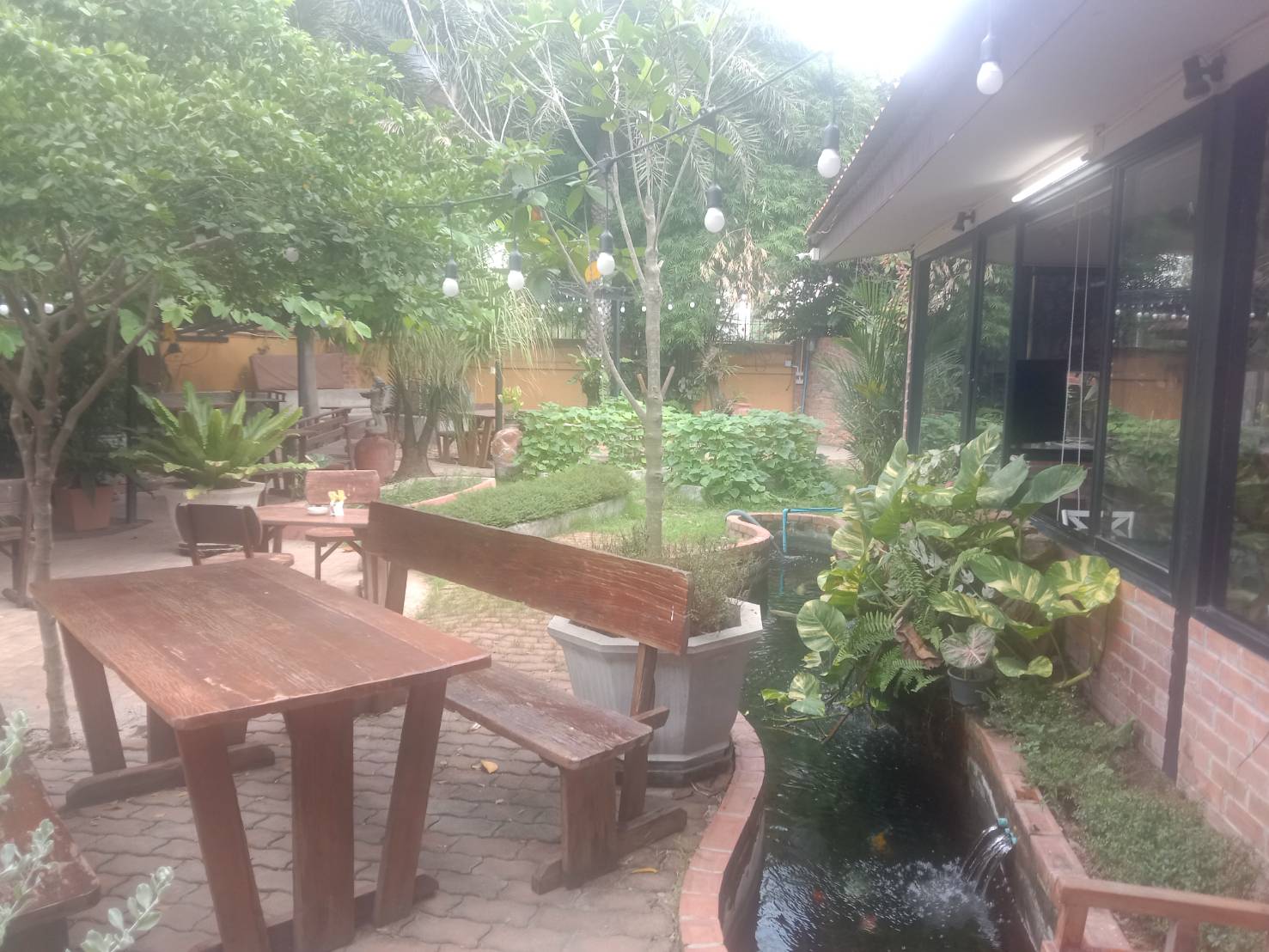 Terracotta restaurant & bike stop cafe, garden terras