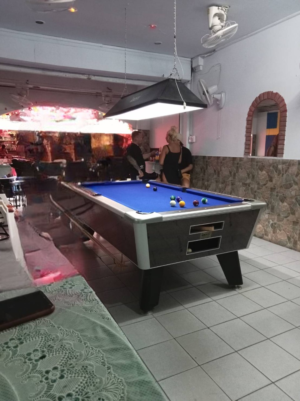 chrisewan bar in jomtien pool table with beers and competion
