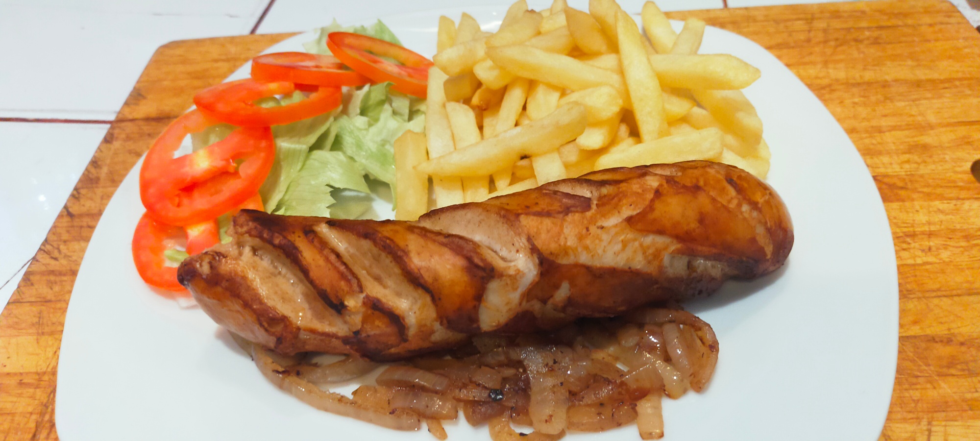 monta burger, rhompo jomtien pattaya, saussage dish