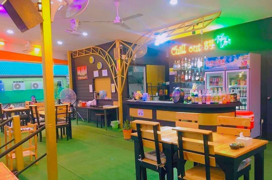 chill out 84, Thai and EU restaurant and bar in a thai environment, indoor dining