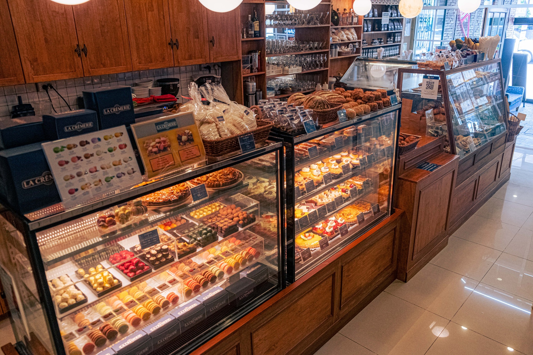 La Crèmerie, ice cream parlour in Pattaya, cassock with chocolates