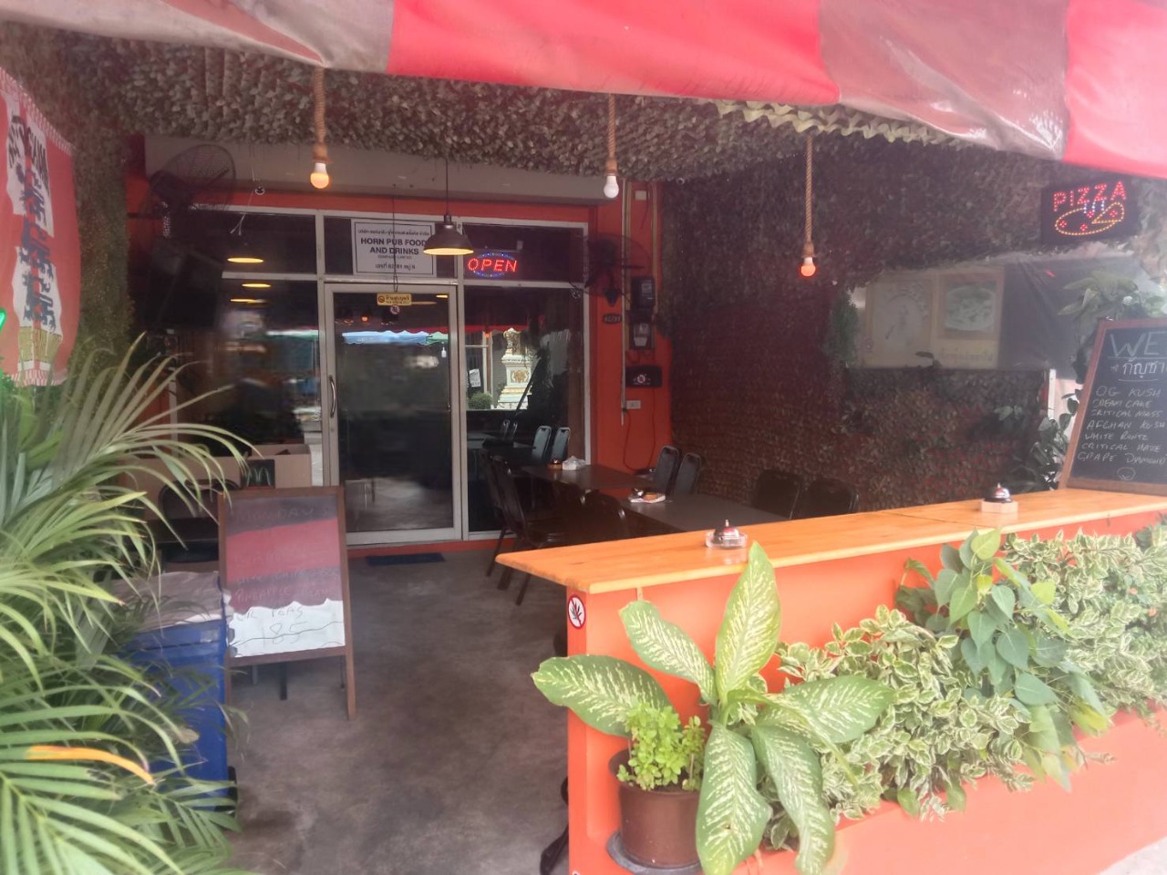 horn pub, restaurant bar in soi muslim pattaya, front side