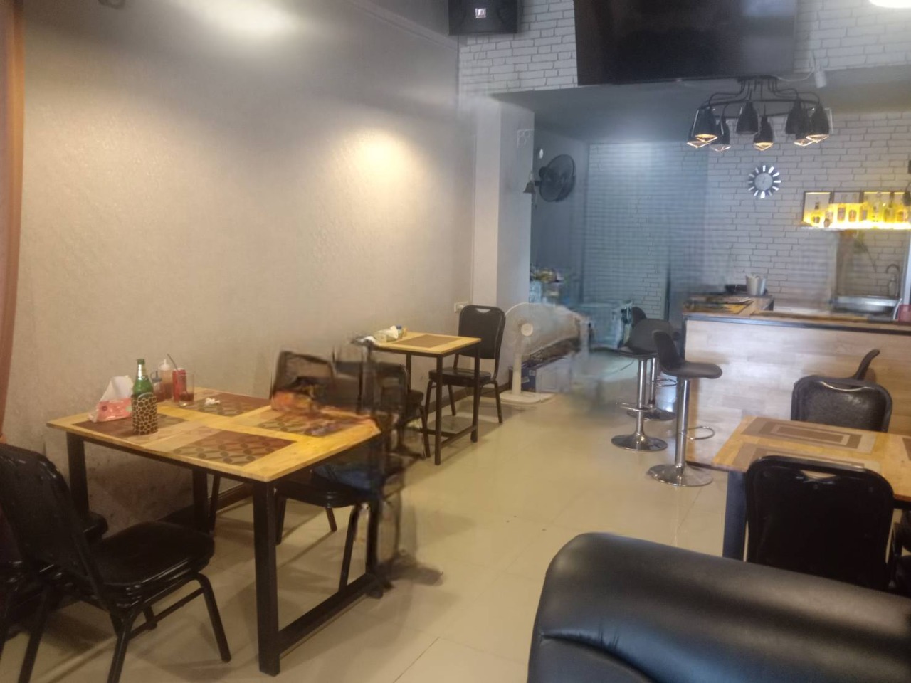 horn pub, restaurant bar in soi muslim pattaya, inside view