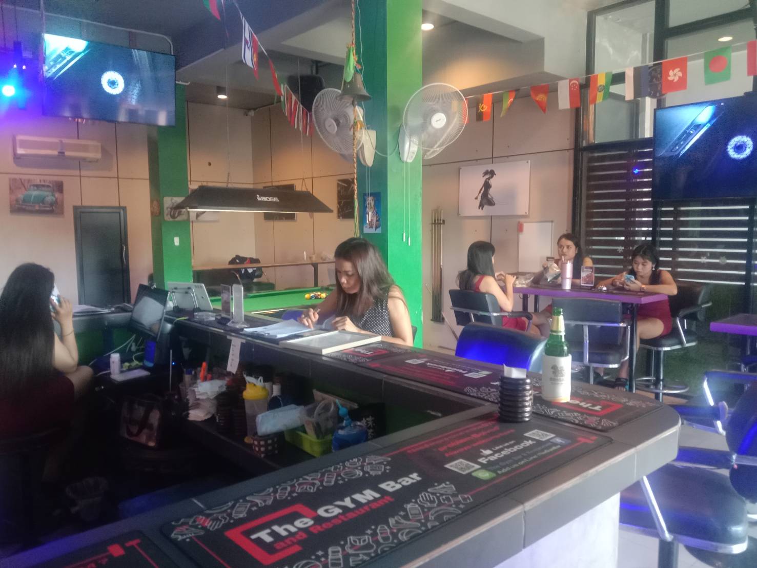 the gym bar & restaurant, soi countryclub pattaya, bar and restaurant