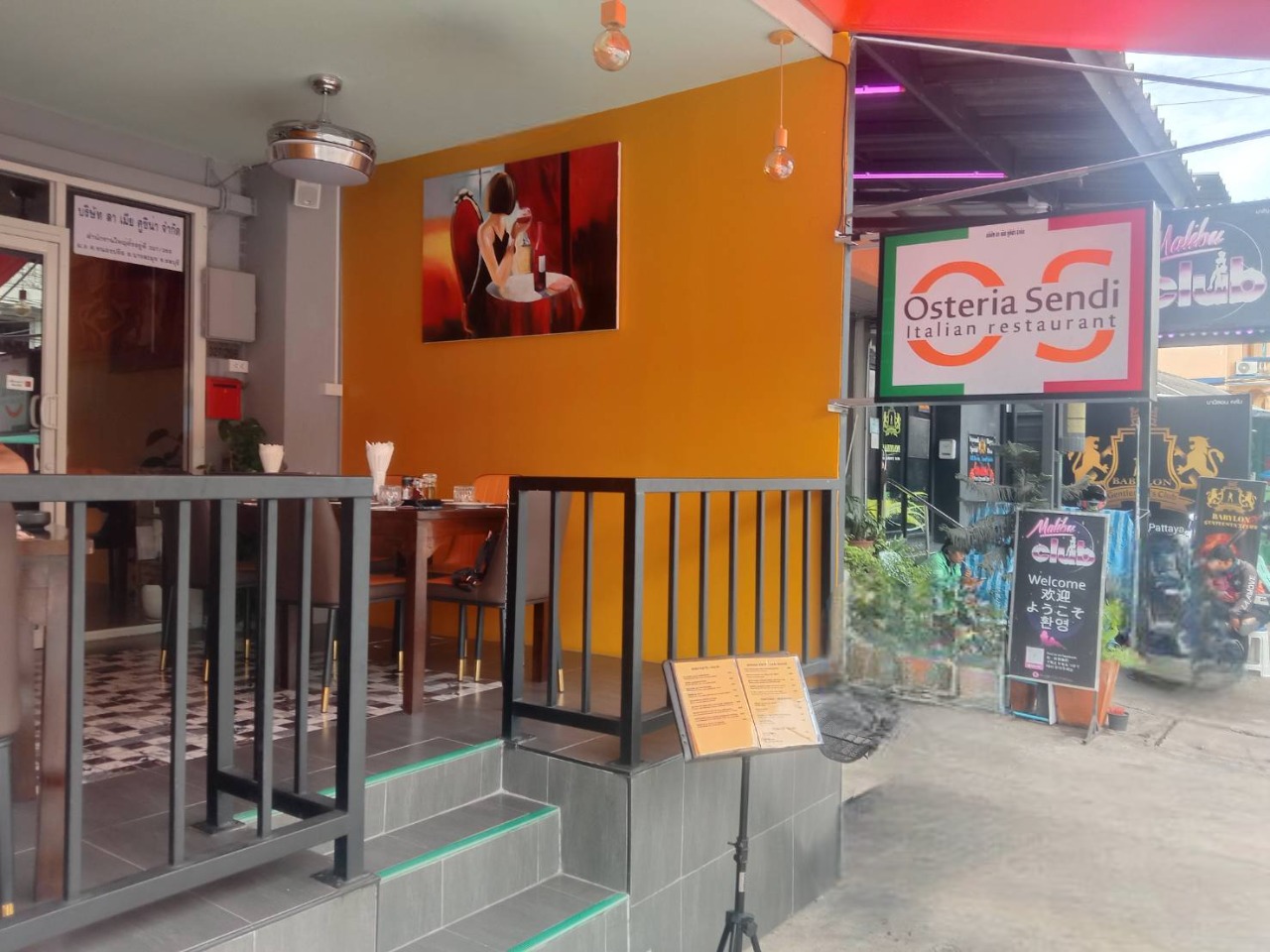 Osteria Sendi, Italian restaurant in Pattaya, soi Bong Koch, terras and sign