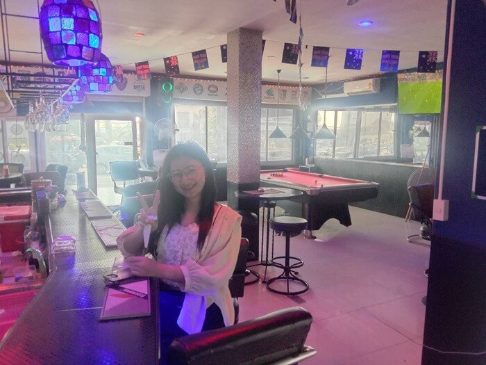 True Blue Aussi bar, Pattaya darkside, the Thai owner