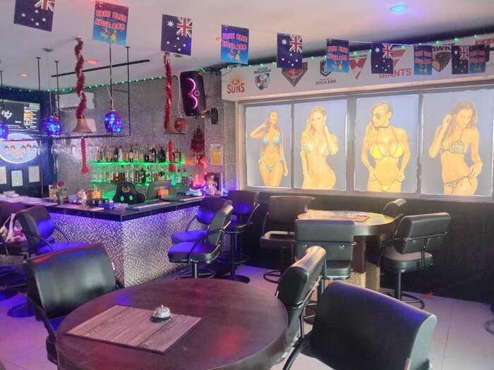 True Blue Aussi bar, Pattaya darkside,  bar with a view of the glass paintings with beautiful women