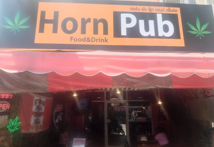 horn pub, restaurant bar in soi muslim pattaya, main entranche and sign