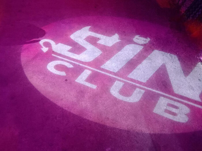 Sin Club for gentlemen in Pattaya, soi bongkoch, floor light sign