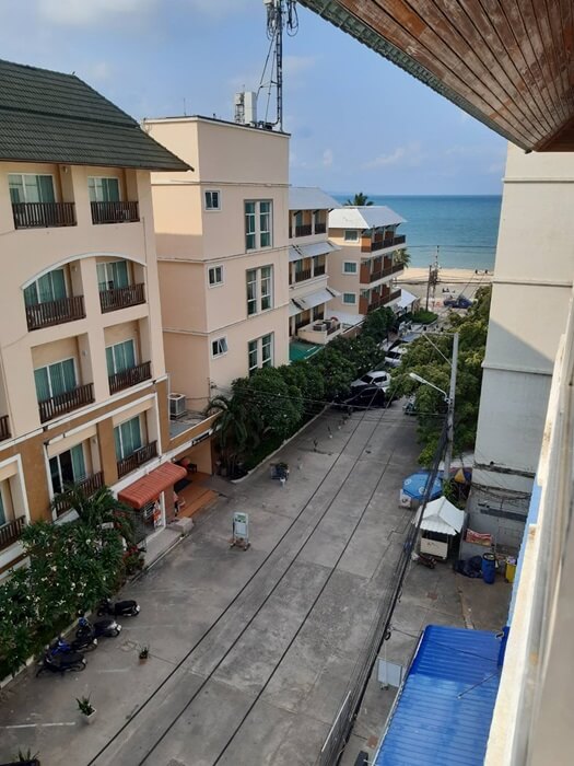 Golden view, guesthouse, restaurant and bar in Jomtien Pattaya, beachview from the rooms