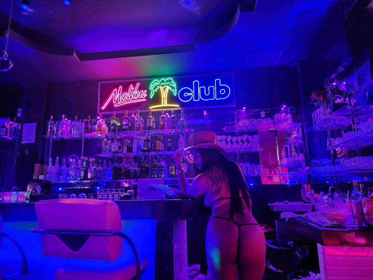 Malibu, top gentlemensclub pattaya, cozy bar area