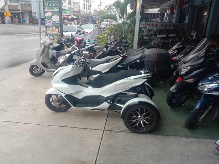 Smile for rent, car and motorbikes for rent in Pattaya Jomtien, tree wheeler for rent