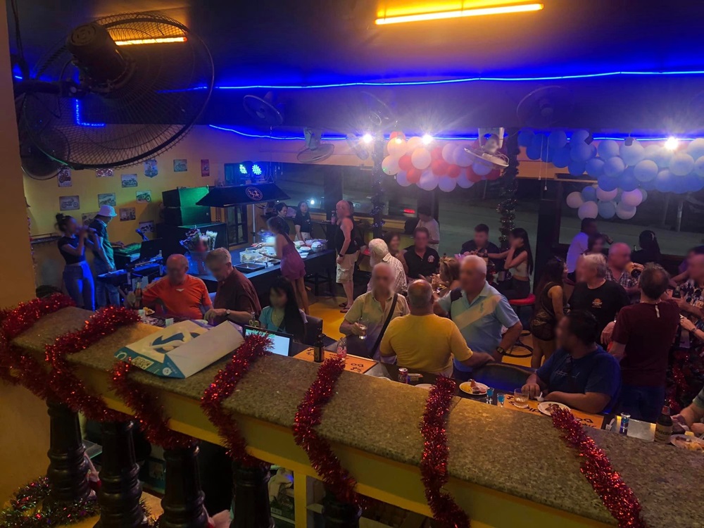 Bo Diddley’s Dark Side Pattaya, crowdy during a party