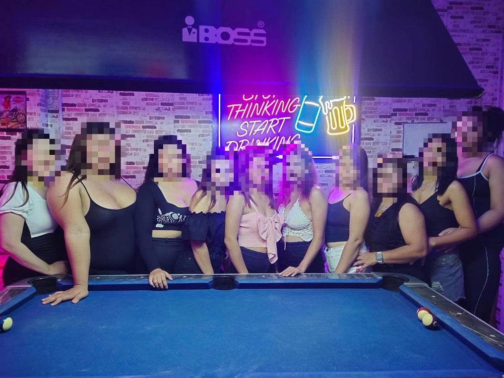 Diamond Bar Darkside, team bar girls