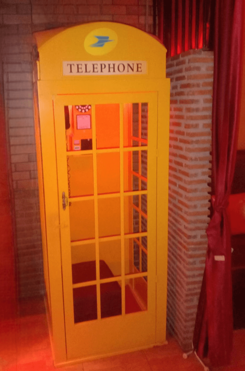 Bar, club, La Poste, soi Lengkee Pattaya, anique old telephone unit
