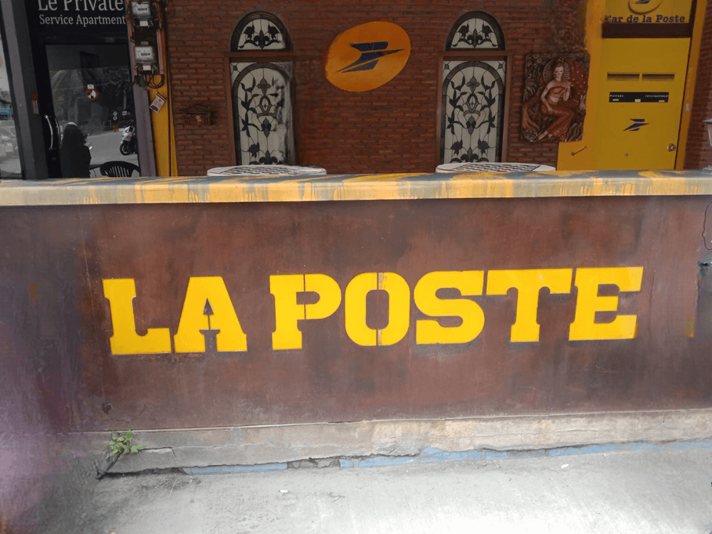Bar, club, La Poste, soi Lengkee Pattaya, La Poste painted name