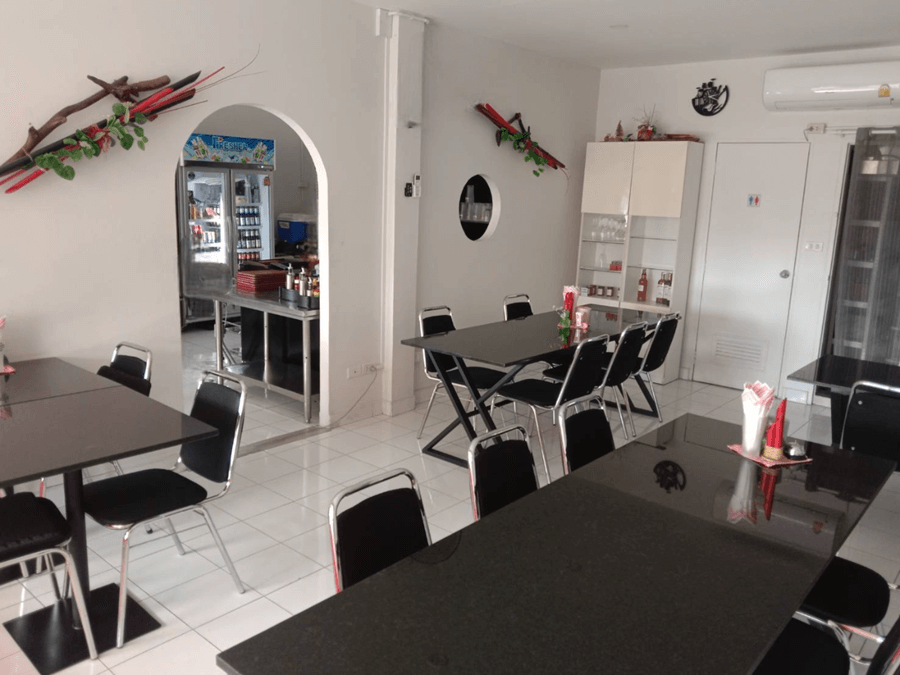 Oun.S cafe shop & drink, Pattaya, Soi countryroad, black seats and tables