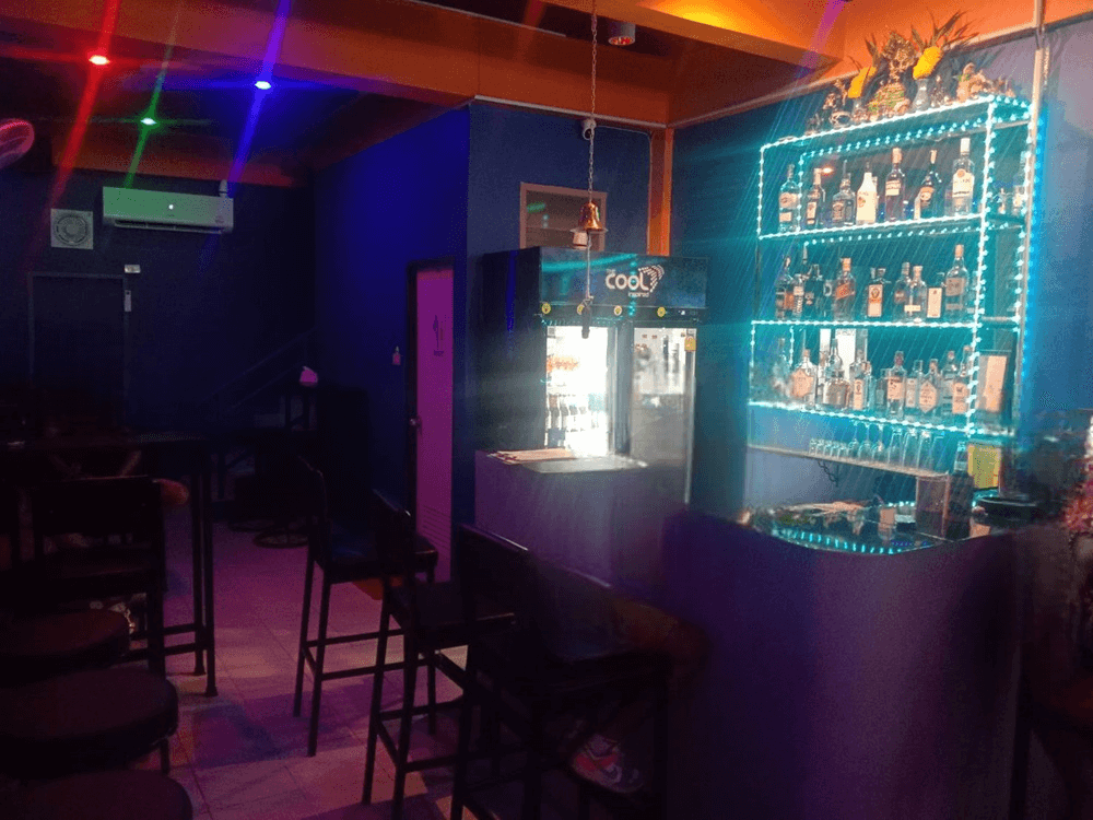 Pråe Bår Darkside Pattaya, the bar with spirits in the background