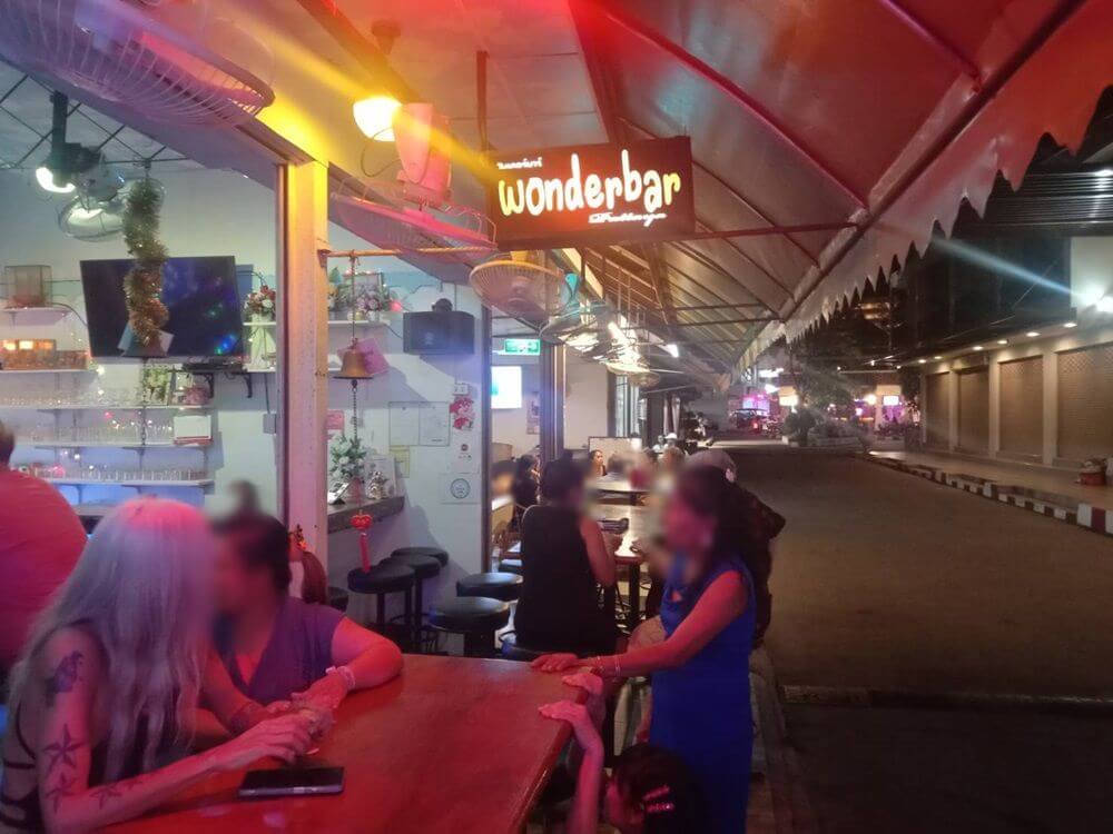 Wonderbar New Plaza Pattaya, beer bar