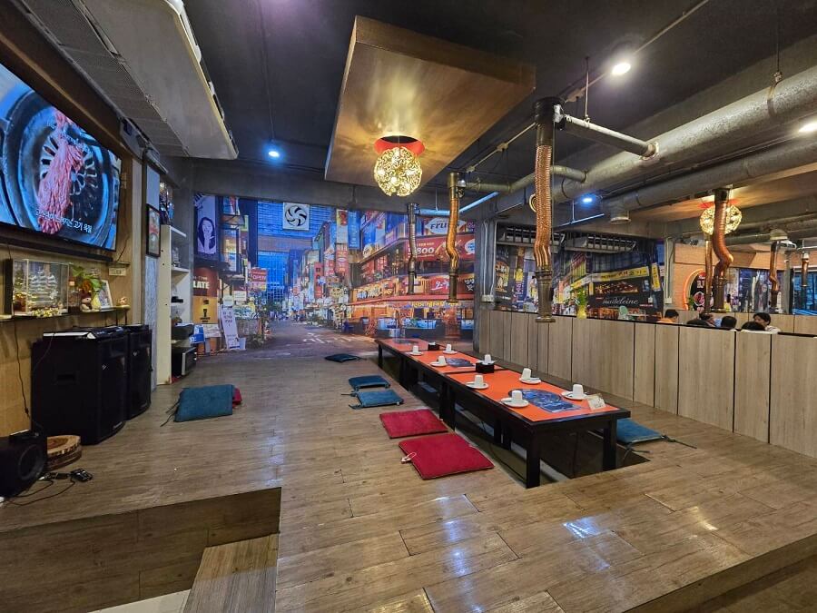 Hangme Korean restaurant, Pattaya north,  spacious dining room