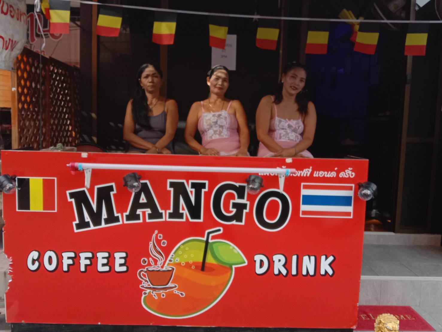 Mango Drink, Bongkoch, Pattaya, front of the bar