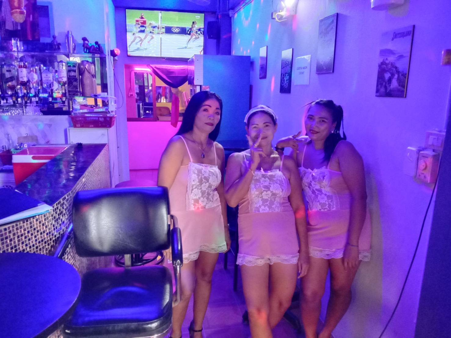 Mango Drink, Bongkoch, Pattaya, counter bar staff