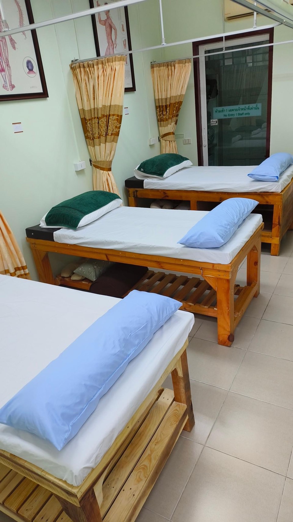 Pattaya Acupuncture Clinic, Rompho, Pattaya, procedure room