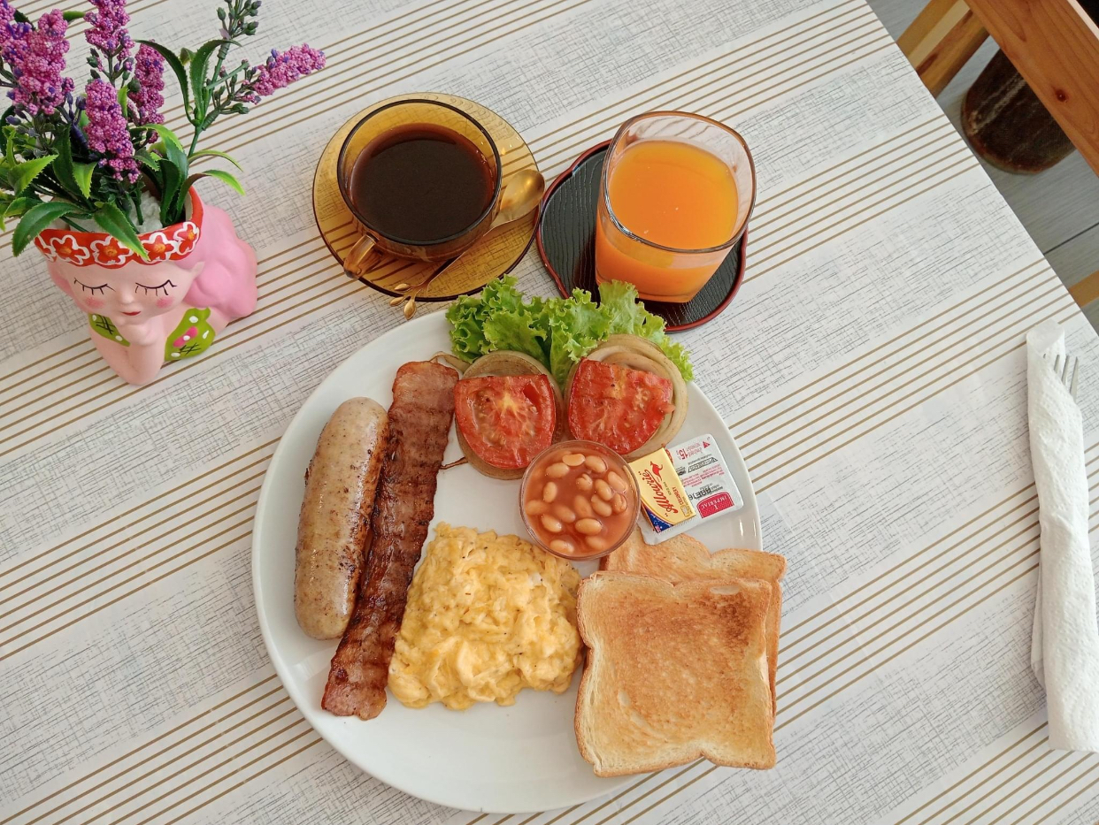 B&J Bar, Food and Drink, Jomtian beach, Pattaya, breakfast