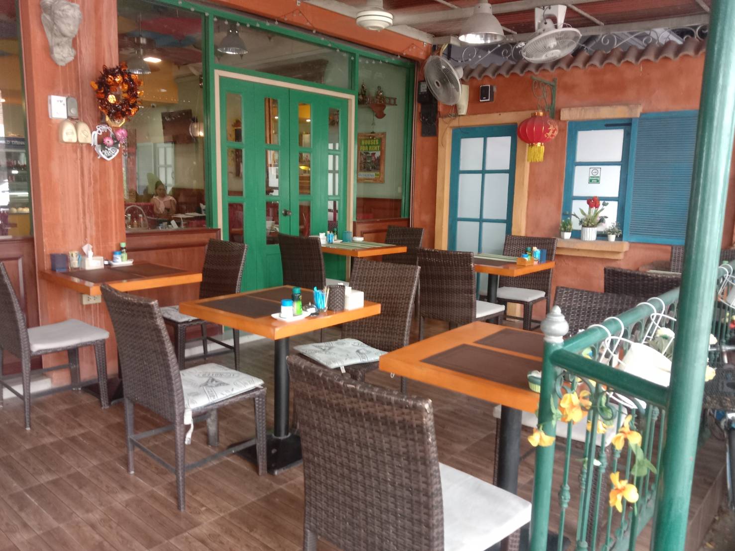 Holland Tulip Bakery, Siam Country Club, Pattaya, inside the restaurant