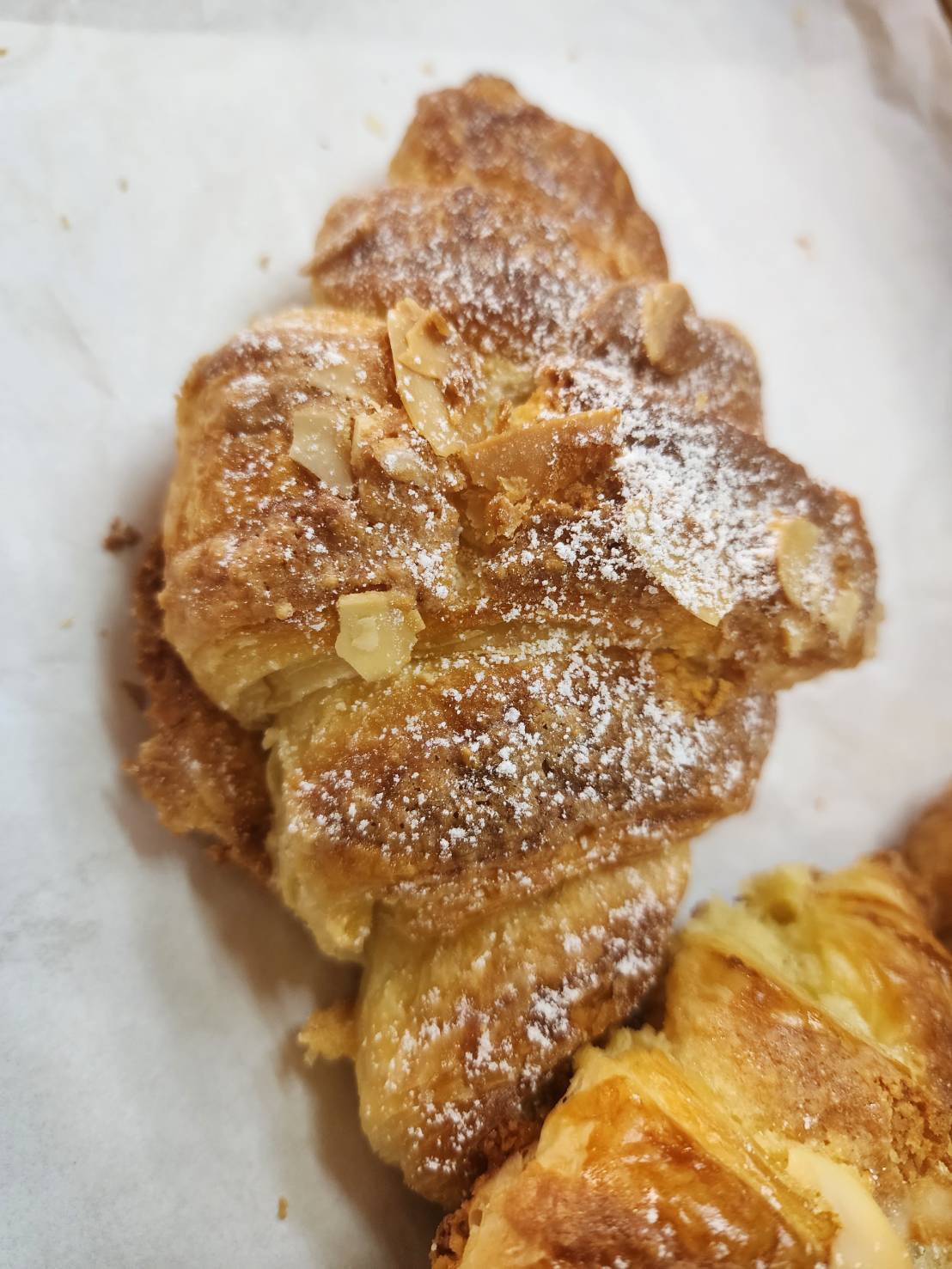 Holland Tulip Bakery, Siam Country Club, Pattaya, breakfast almond cakes