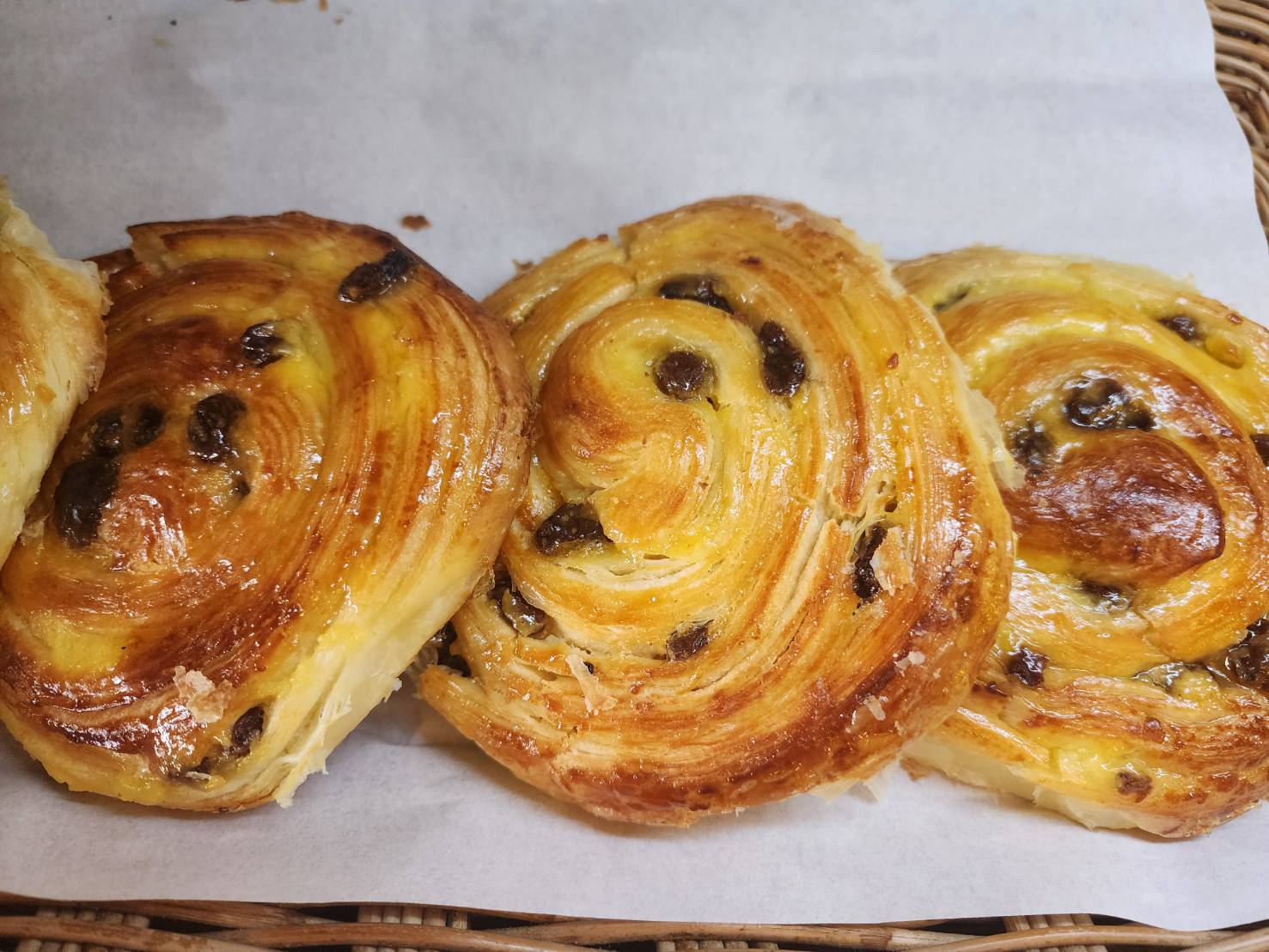 Holland Tulip Bakery, Siam Country Club, Pattaya, breakfast round grape cakes