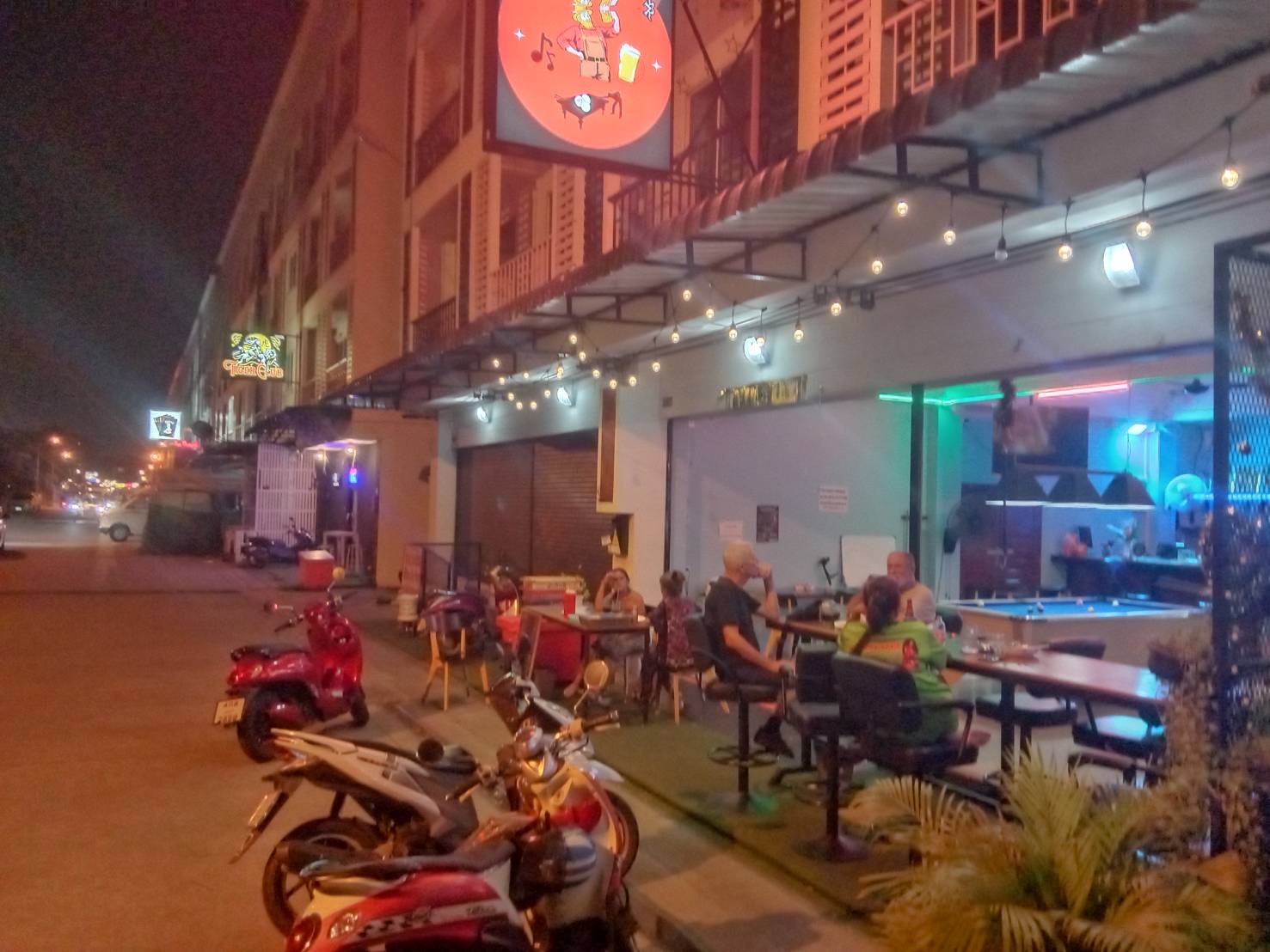 ANDY'S BAR, Soi Bongkoch 8, Pattaya, front bar