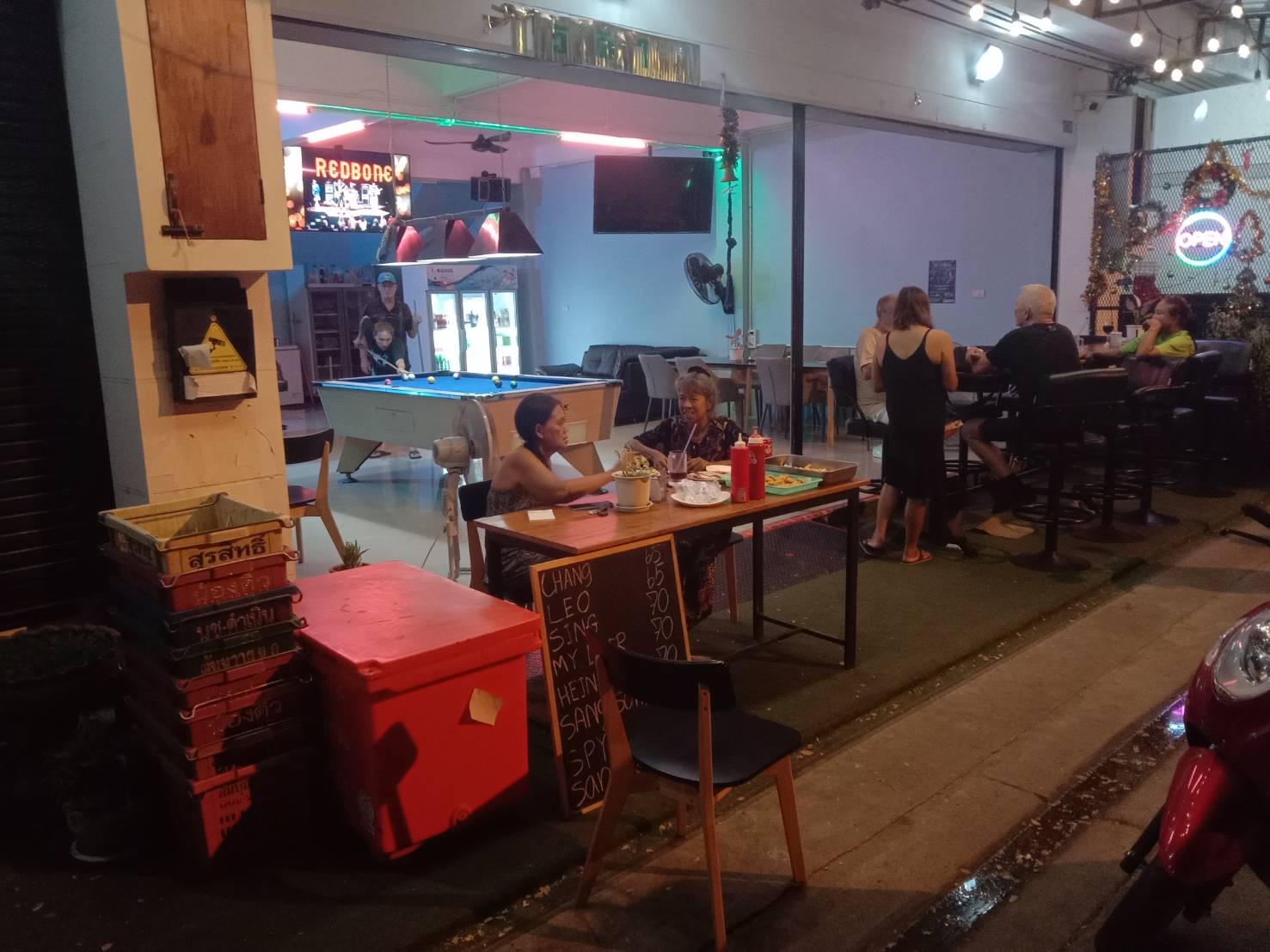 ANDY'S BAR, Soi Bongkoch 8, Pattaya, inside