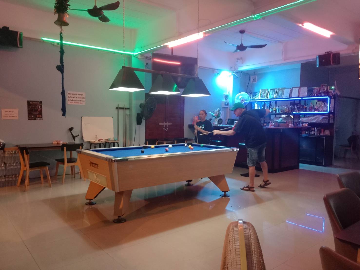 ANDY'S BAR, Soi Bongkoch 8, Pattaya, pool table