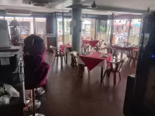 Reastaurant Bordeaux in pattaya Thai, indoor section with fans and open doors and outside view
